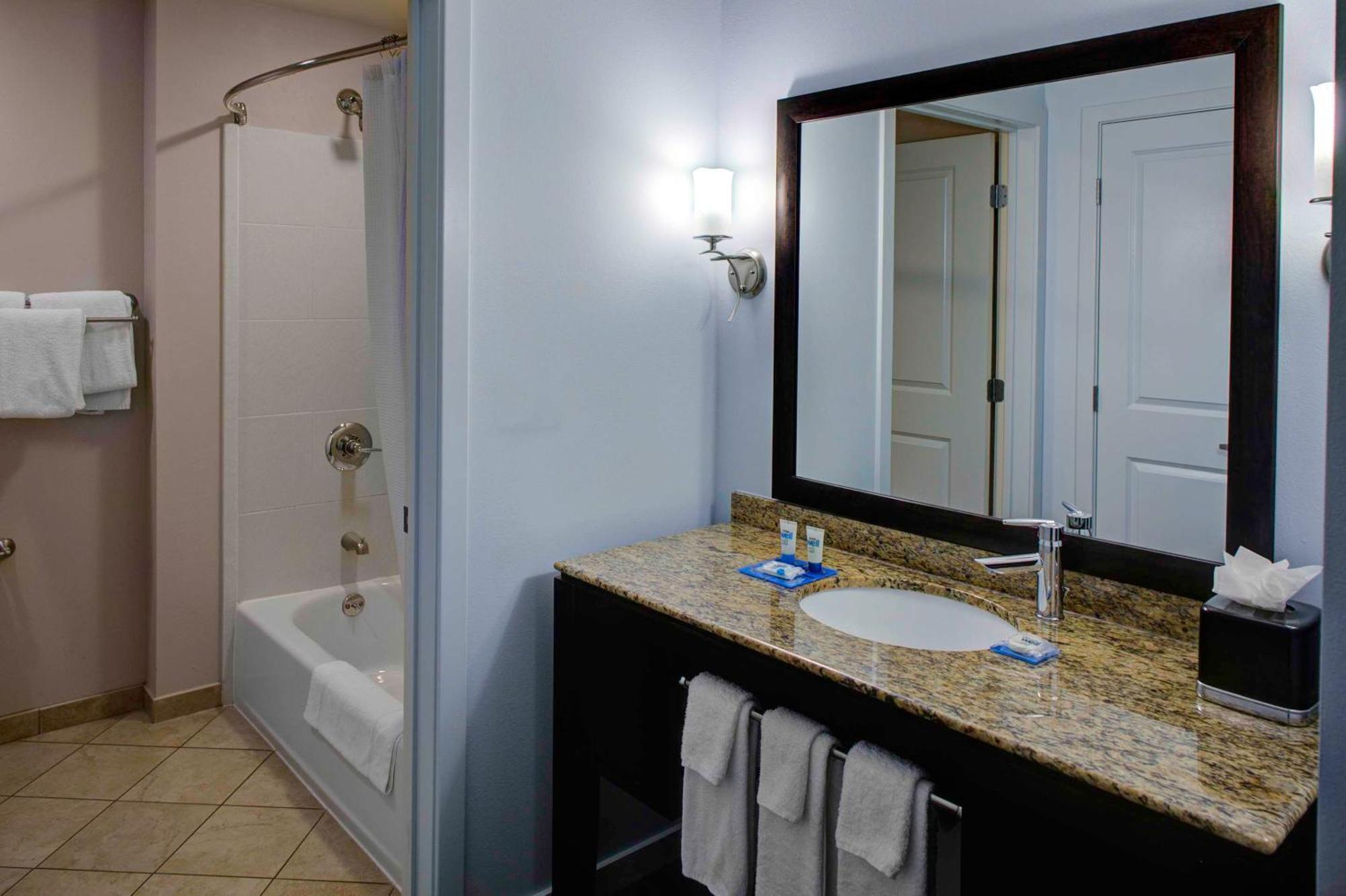 Hotel Hyatt House Shelton Extérieur photo